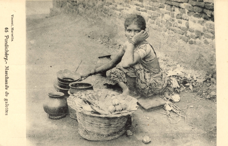 14-01 - Pondichery - marchande de galettes - 1